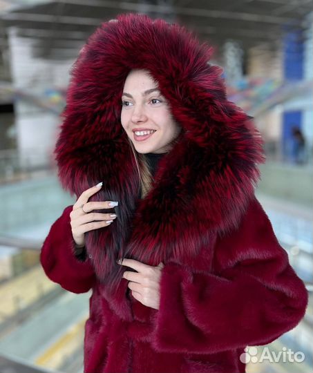 Шуба из меха скандинавской норки с капюшоном из ме