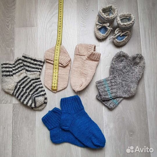 Вязанные носочки-тапочки, носки, варежки