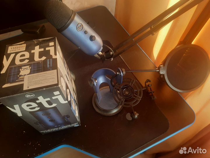 Микрофон Blue Yeti