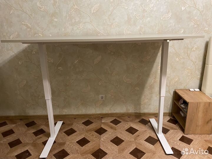 Стол компьютерный с регулируемой высотой IKEA