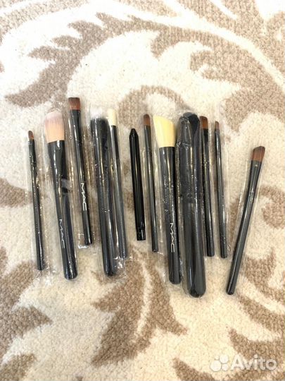 Набор кистей для макияжа Мас с чехлом