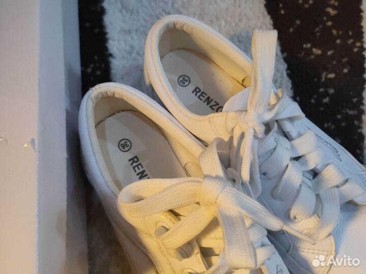 Кеды для девочки белые