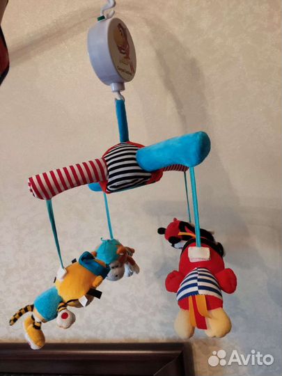 Музыкальная карусель на кроватку