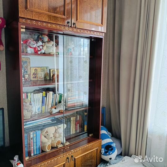 Шкаф сервант