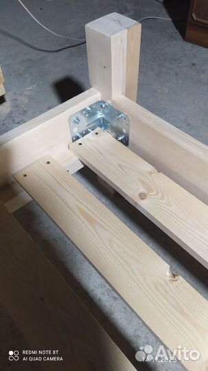 Кровать из массива дерева