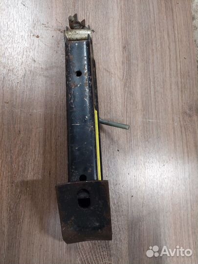 Автомобильный домкрат