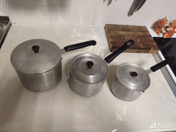 Кастрюли, чайник, тазики, кухонная утварь