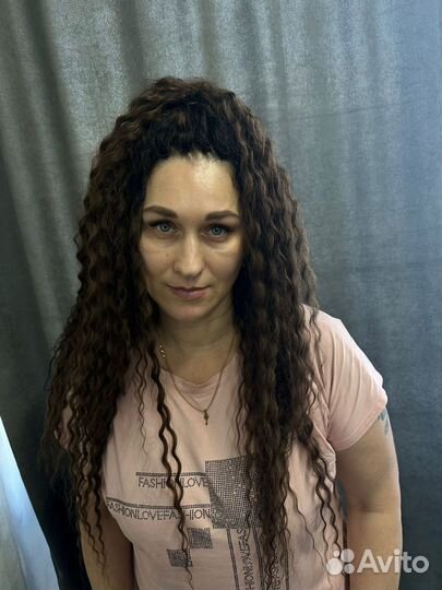 Модель на афрокосы, брейды, афрокудри