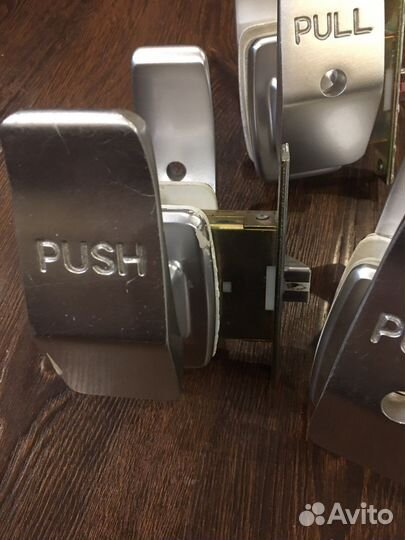 Дверные ручки с замком Антипаника