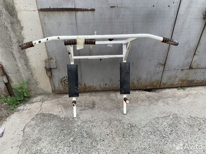 Турник настенный бу