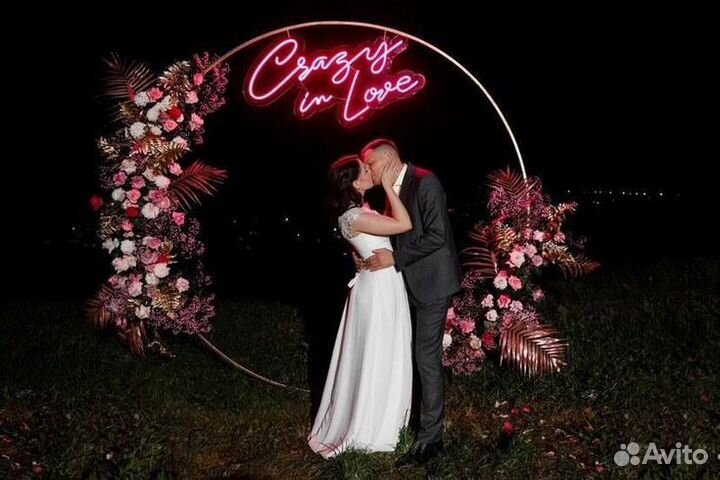 Неоновая вывеска аренда