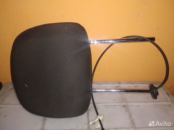 Подголовник передний Opel Astra P10 A17DTJ 2011