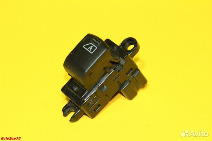 Nissan Patrol (Y62) Кнопка стеклоподъемника