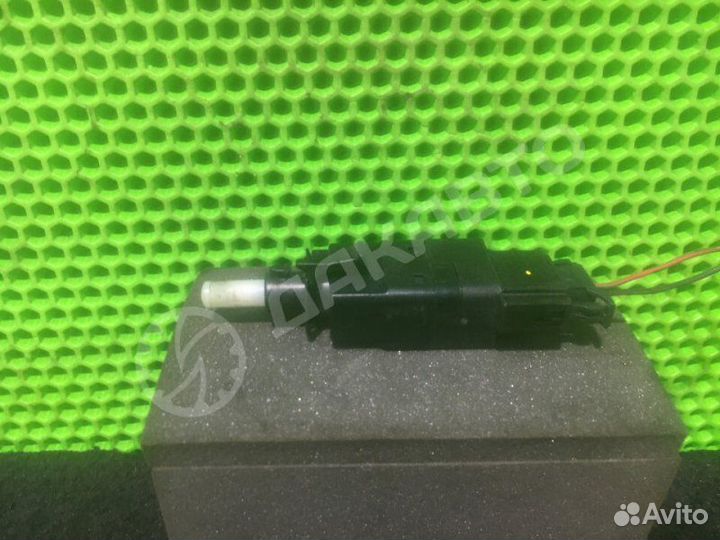 Выключатель стоп-сигнала Mercedes-Benz E W211