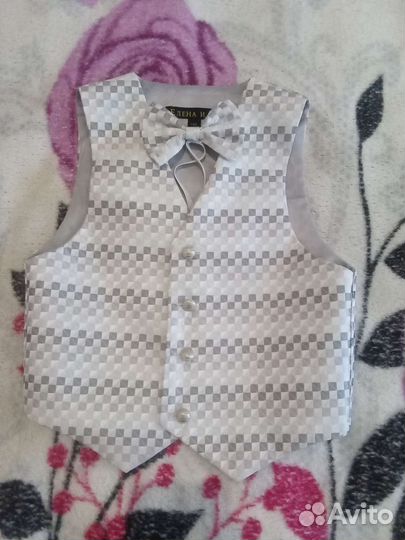 Жилетка с бабочкой на 4-6 лет