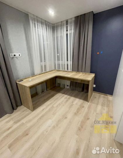 Книжный шкаф