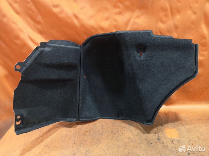 Обшивка багажника Nissan Gloria HY34