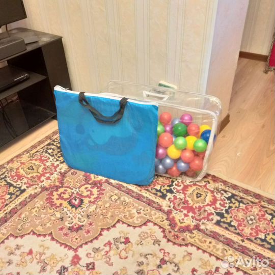 Сухой бассейн с шариками