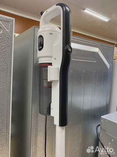 Пылесос вертикальный Rombica MyClean Era