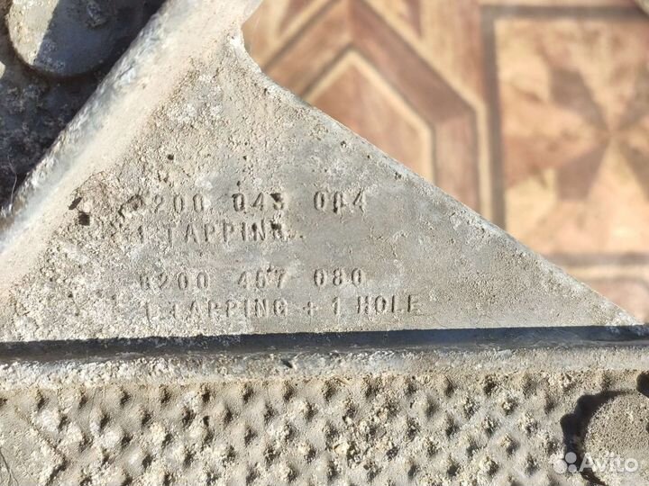 Кронштейн подушки кпп Рено Логан Ларгус