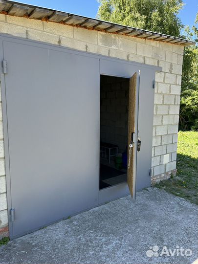 Ворота гаражные металлические распашные