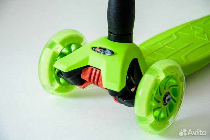Самокат со светящимися колесами