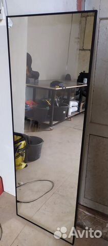 Зеркало в черной раме