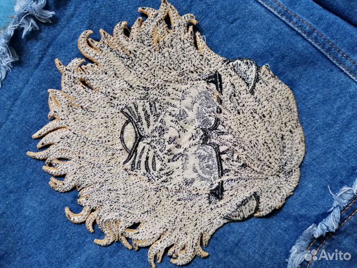 Нашивка Лев. Большая, новая
