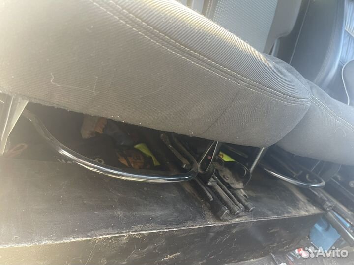 Сиденья для машины