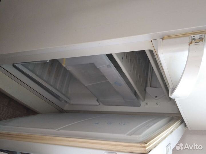 Продам холодильник indesit б/у