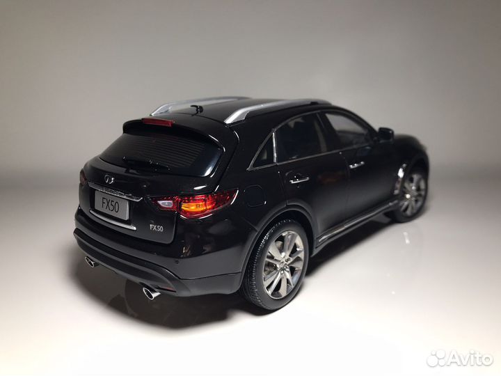 Infiniti FX50 1:18