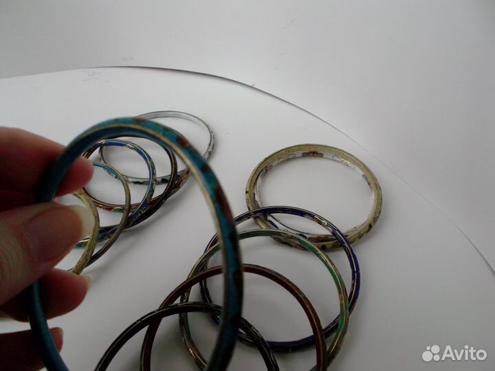 Подарок: браслеты 12 + 1 на руку