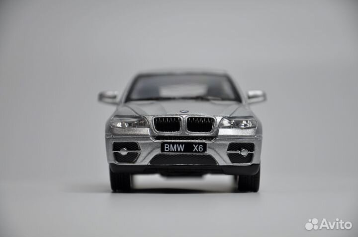 Модель автомобиля BMW X6 металл