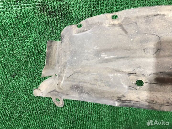 Подкрылок лев. перед. Nissan Safari