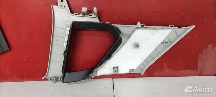 Обшивка стойки задней правой Volkswagen Tiguan 2