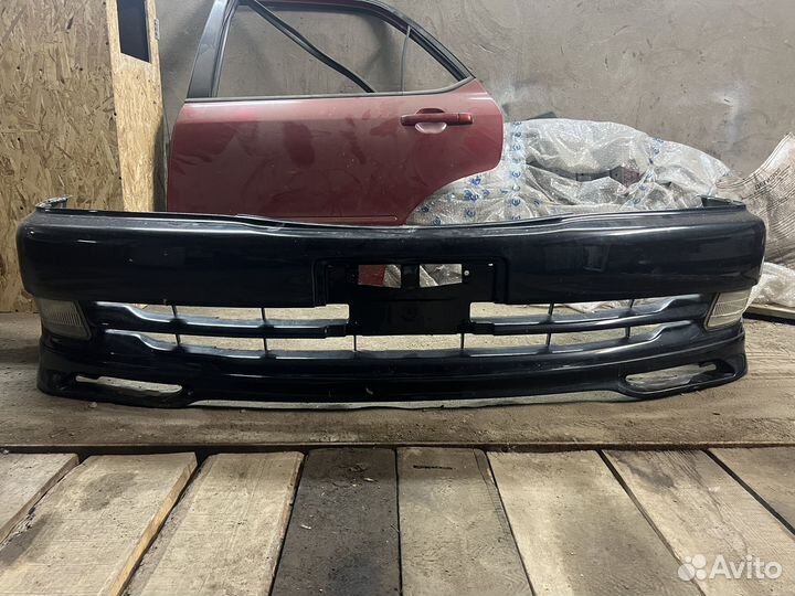 Передний бампер с губой и туманками toyota chaser