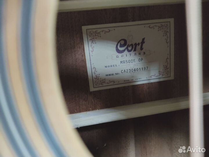 Электроакустическая гитара Cort MR 500 E массив