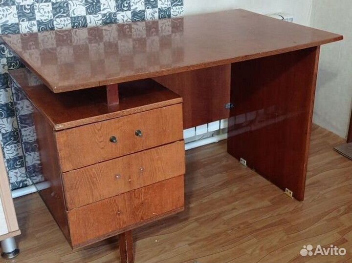 Стол письменный