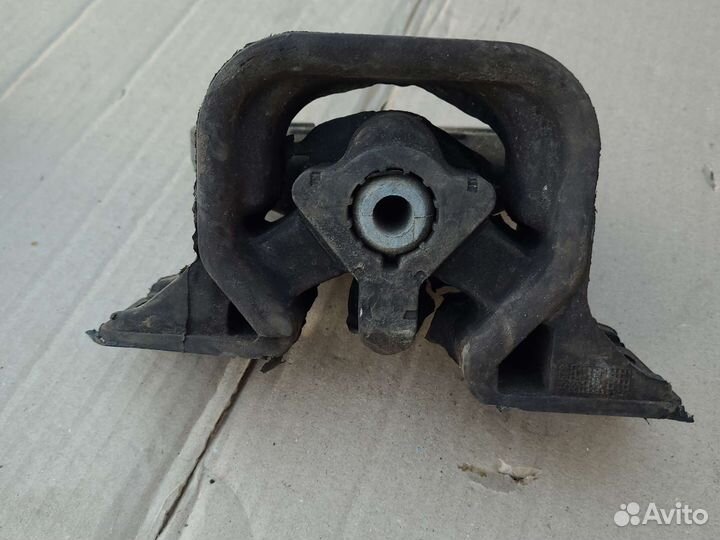 Подушка крепления двигателя Opel Corsa B 1993-2000