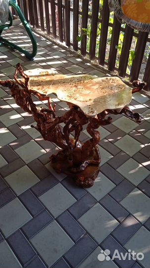 Столик или подставка под цветы