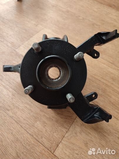 Поворотный кулак правый Ford Focus 1