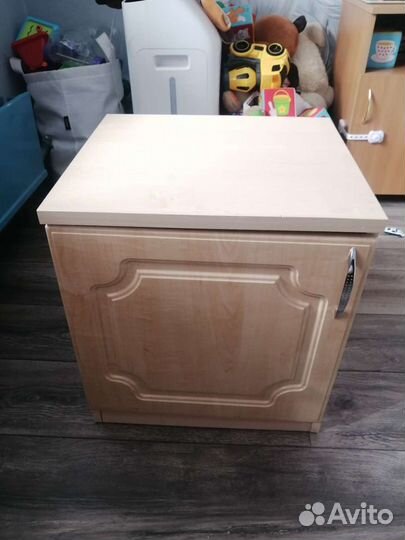 Тумба прикроватная