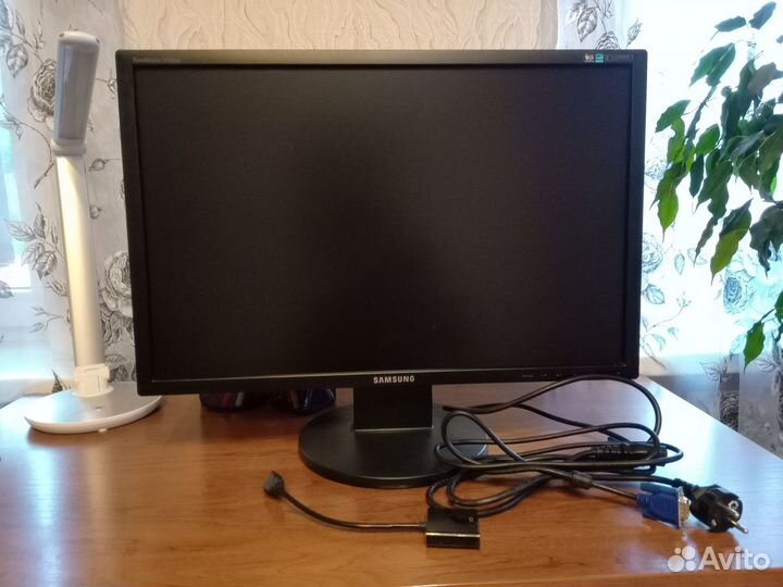 Монитор для компьютера б/у 24 дюйма