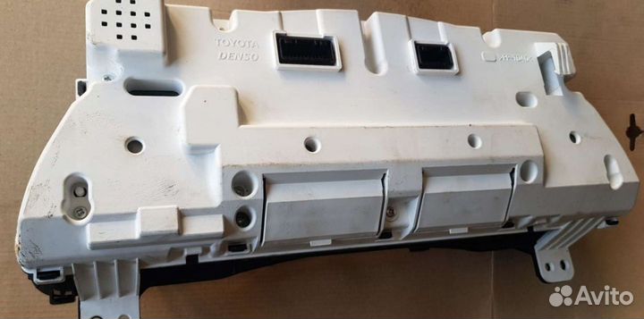 Щиток приборов на Toyota Camry v40