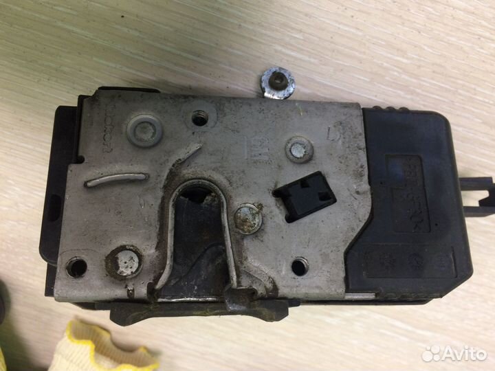 Замок передней левой двери Opel vectra C