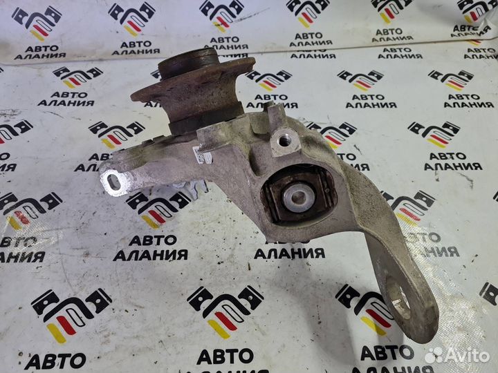 Кулак задний левый Audi A4 B8 CJE 2015