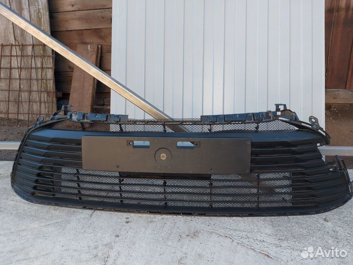 Решетка переднего бампера Toyota Corolla E210