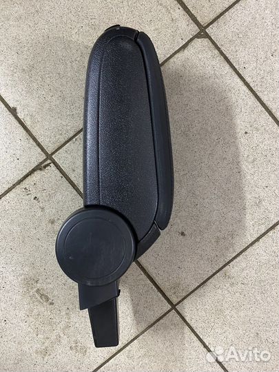 Подлокотник на renault duster