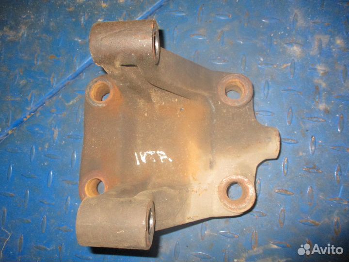 Кронштейн реактивной тяги Iveco 8164841