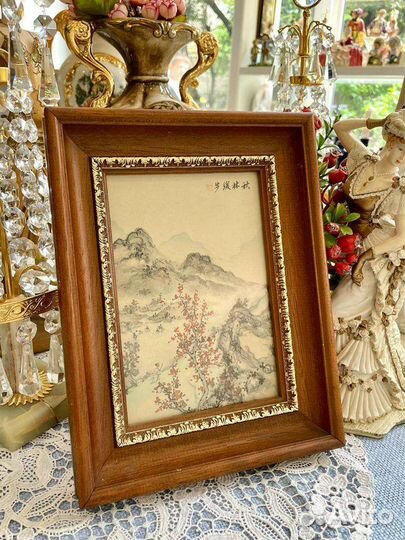 Антиквариат. Картина на шелке в деревянной раме